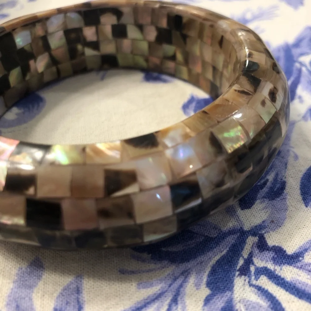 VTG Wood Bangle Mother Of Pearl Intricate Inlay Bracelet Iridescent 7/8”W X 8”D